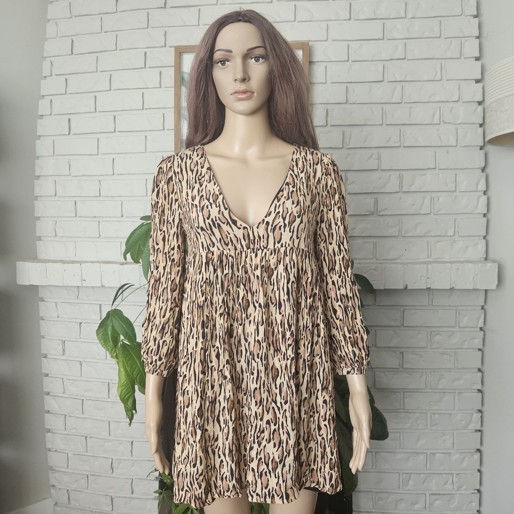 Aritzia Sunday Best Leopard Animal Print V-Neck Dress Oversized Long Sleeves